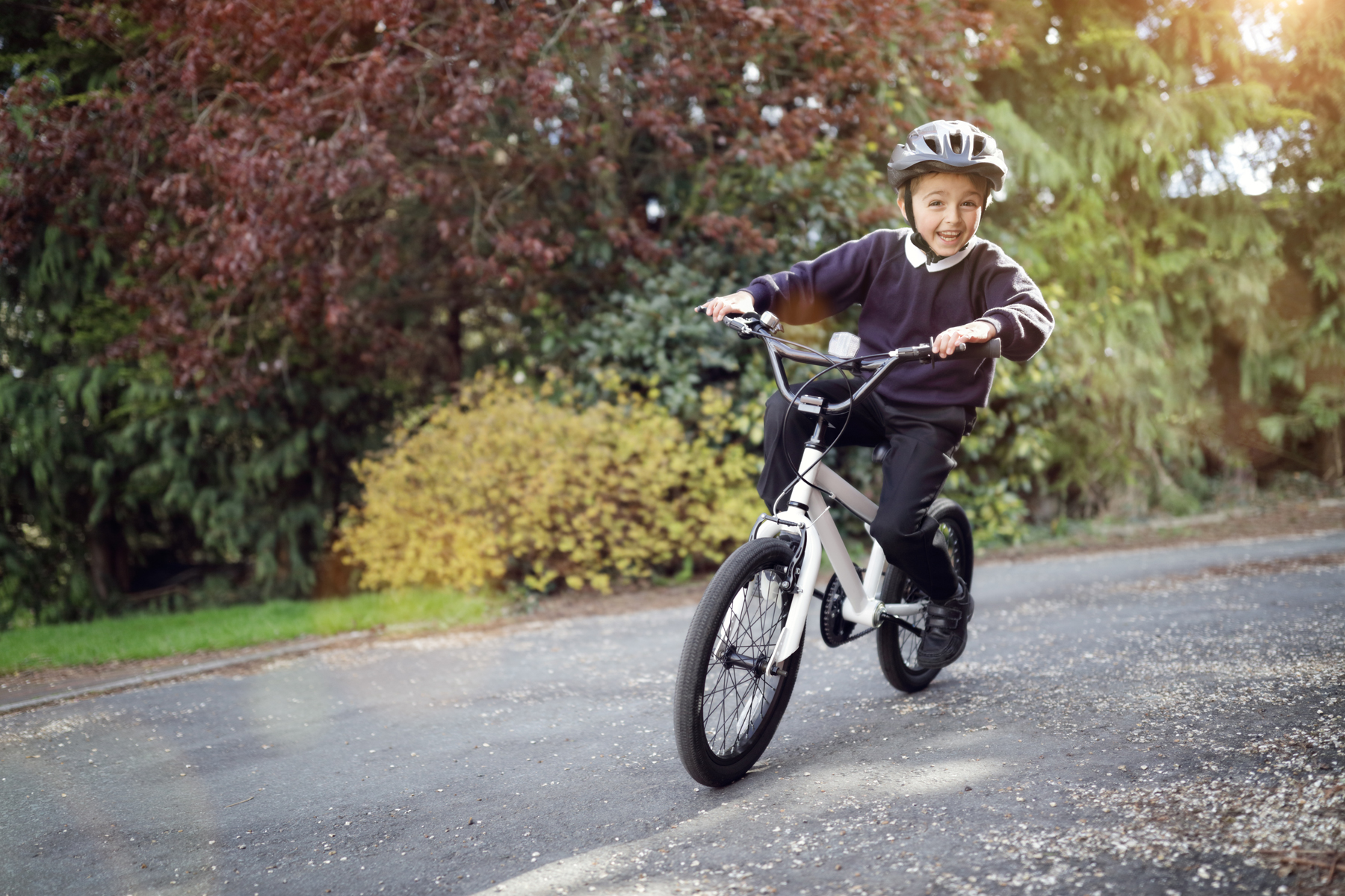 The boy his bike. Научить ребенка кататься на велосипеде. Как быстро научить ребенка ездить на двухколесном велосипеде. Ребенок учится ездить на велосипеде. Learns to Ride his Bike.